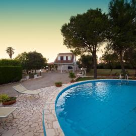 Villa dei Sogni-8 minuti dal mare di Gallipoli-Intera Villa con Piscina Privata 50 mq e parco di 10000 mq IN USO ESCLUSIVO-5 camere -comoda 8-10 fino 14 ospiti