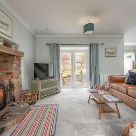 No7 Drummond Street, 2 bedrooms, Comrie – hotel w mieście Comrie