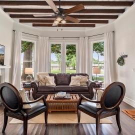 The Grove Cottage - Downtown Springdale, hotel u gradu Springdejl