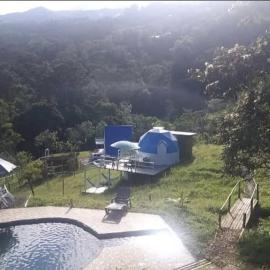 Glamping y Cabañas Alpina، فندق في بوغا