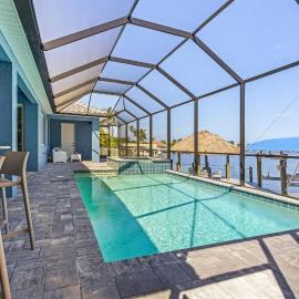 BIG WATER VIEW!, Heated Saltwater Pool and Spa - Villa Manatees Crossing - Roelens, hotel v mestu Matlacha