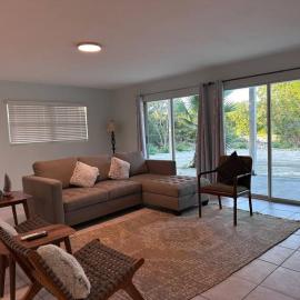 Entire Waterfront House, hotel in Turtle Cove