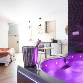 Loft Romantique - Spa Privatif - Spa Noctambulles, Hotel in Hyères