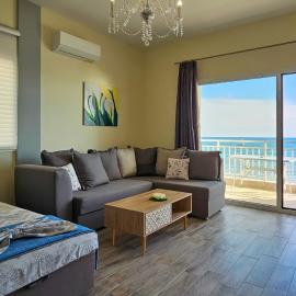 HARA APARTMENT In Front Of The Beach、パラリア・カテリニスのホテル