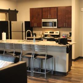 Spacious 2BR Suite Plus Patio Near Iowa State, hotell Amesis