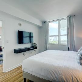 Coconut Grove 1 bedroom condo parking included โรงแรมในไมอามี