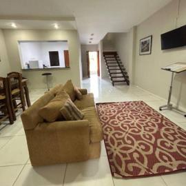 Duplex Aeropuerto c/cochera cerrada, hotel in Luque