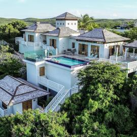 Stunning 3 bedroom villa with Pool & Jacuzzi