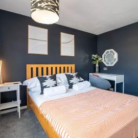 Gatwick Place, hotel in Horley