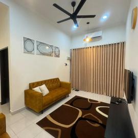 Hazzani Homestay KLIA, hotell i Banting