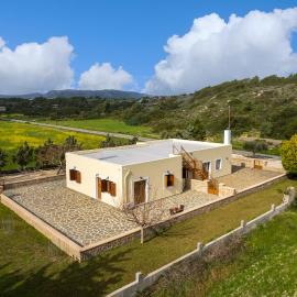 Hermes' Getaway Plimmiri, hotelli kohteessa Plimmiri