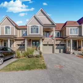 Executive Town Home-Mountain View-Historic Snowbridge Village, Walking Distance to the Resort, hotel di Collingwood