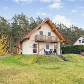 4 Bedroom Awesome Home In Schenkendöbern, hotel in Schenkendöbern