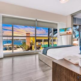 Apartment with Bay View Balcony - Pool - Up To 6 - Gym