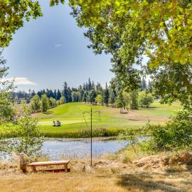 Chehalis Getaway w/ Golf Course View + Fire Pit!, hotel in Chehalis