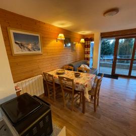 Chamrousse 1700 - Droseras A02 - Les Domaines de LArselle, hotel en Chamrousse