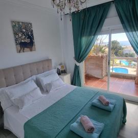 Private Room Shared Apartment Sea View Pool Marbella Mijas, hotel in Sitio de Calahonda
