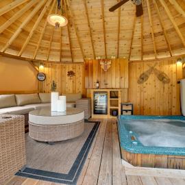'Moose Lodge' Cabin w/ Entertainment Gazebo!، فندق في Baring