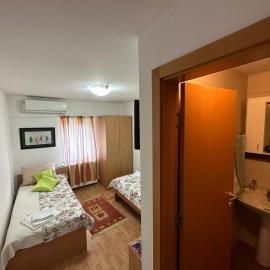 Aparmani Ušće, hotel i Trstenik