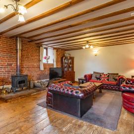 Threshers Barn and Shire Horse Barn، فندق في Cawston