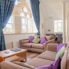 The Caledonian 3 Bedroom Self Catering Apartment in historic Abbey, hotel in Fort Augustus