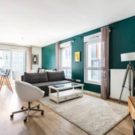 Grand appartement , Paris la Défense Arena, 50 mètres de la gare, 15 min Champs elysées