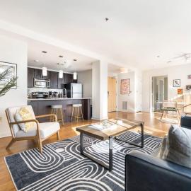 Chic & Vibrant Cherry St Hideaway - Walk Score 73