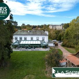 Logis - Hotel Restaurant La Sapinière, khách sạn ở Wisques