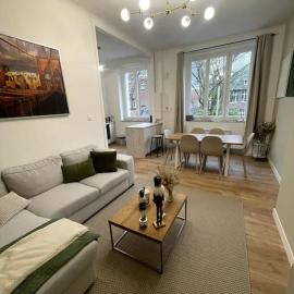 Magnifique cocon familial - 8 personnes - Parking inclus, hotel din Arras