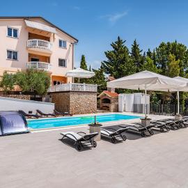 Apartments Prkačin 2, hotel in Starigrad