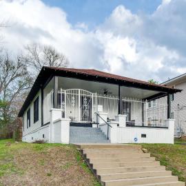 Viesnīca Stylish Home ~ 2 Mi to Jackson State & Belhaven! pilsētā Džeksona
