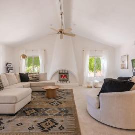 Airway to Heaven - Joshua Tree Home w Cowboy Tub โรงแรมในยัคคาวัลเลย์