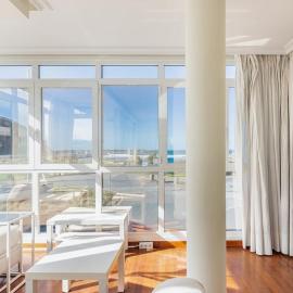 Playa, SPA, río y monte con Terraza y Parking, מלון באוריו