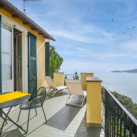 3 Bedroom Amazing Apartment In Zoagli