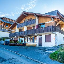 "Chez Muttie" At the heart of Thollon Resort between lake and mountain