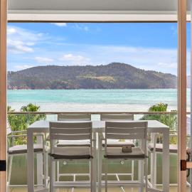 Lagoon Beachfront Lodge 206 on Hamilton Island by HamoRent, hotel in Hamilton Island
