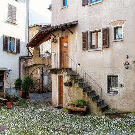 La Casetta di Riva - Cozy Lakeside Village Home