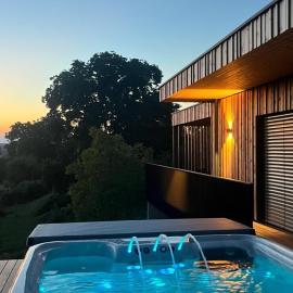 Ferienhaus LuckyLiving، فندق في Litzelsdorf