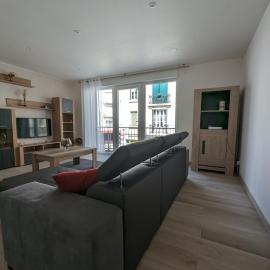 Appartement entièrement rénové au centre de Longwy، فندق في لونغواي