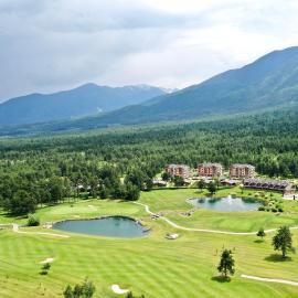 Spacious penthouse chalet apartment in Pirin Golf and Country Club, khách sạn ở Razlog