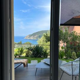 B&B Perla sul mare, hotel Monegliában