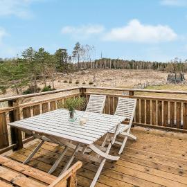 Awesome Apartment In Ljungskile, hotel in Ljungskile