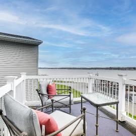 Waterfront Buckeye Lake House: Deck + Views!, hotell i Hebron