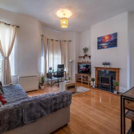 Cosmopolitan Comforts Flat, hotel di Coventry