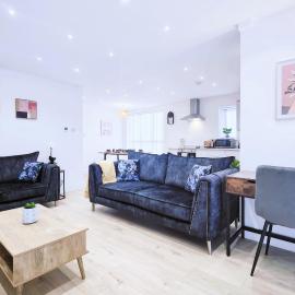 HEYHOO Shaw Heath Cottage - Charming Holiday Home In the Heart of Stockport - Free Parking, hotel in Stockport