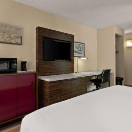 Ramada by Wyndham Harrisburg/Hershey Area: Harrisburg şehrinde bir otel