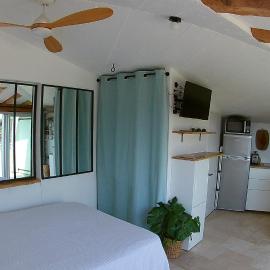 Studio le Nid, vue mer, village et collines avec terrasse