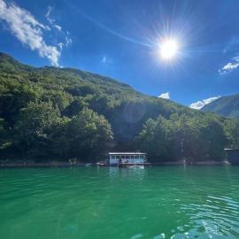 Splav ANDJELA Perucac, hotel a Perućac