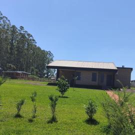 Modernes Ferienhaus in Paraguay, Hohenau mit Reitanlage und Beachvolleyball, hotell i Hohenau