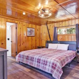 Big Pines Couple Lakeview Studio Cabin by Big Bear Vacations